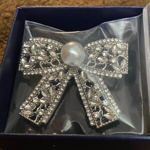 Silver Bow Pearl Accent Brooch - Elegant Women’s Jewelry